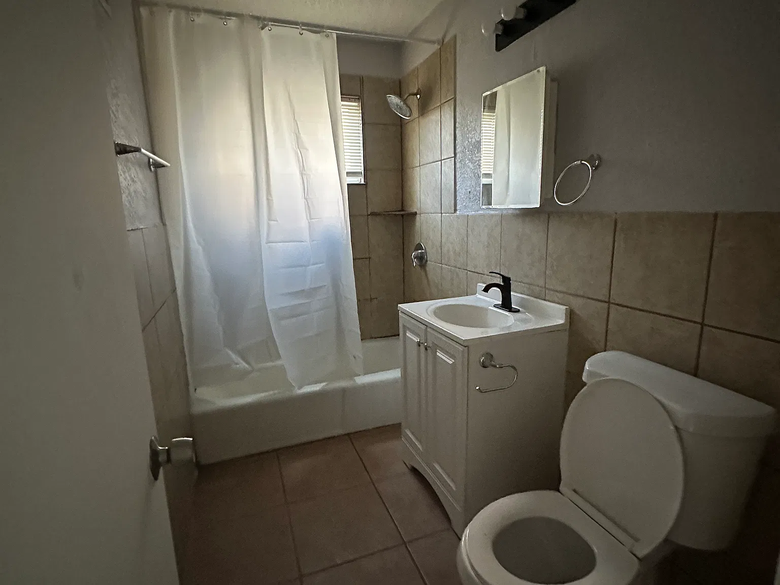 3 bed, 936 sqft, $1,500 — Photo 3