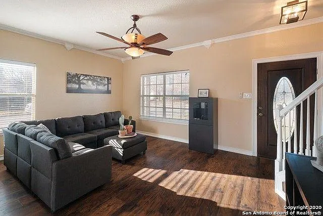 3 bed, 2.5 bath, 1984 sqft, $1,900 — Photo 4