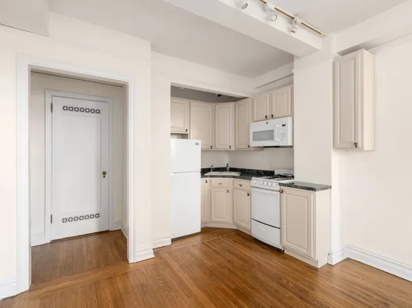 457 West 57th Street 1016 image 3 of 8
