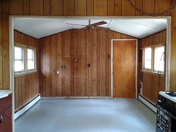 4th image of 332 Anthony Ave