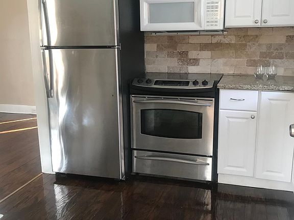 3rd image of 524 Belleview Blvd