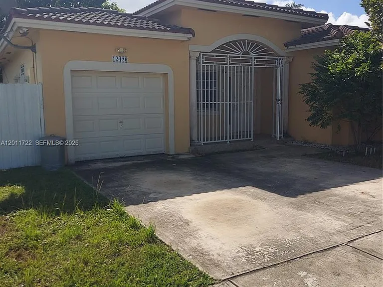 12426 SW 214th Ter — Photo 1