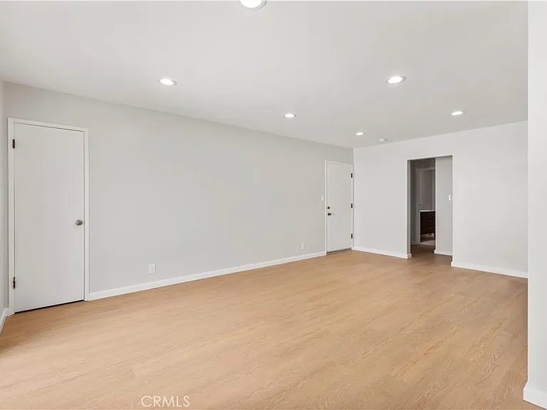 1107 E 3rd St #8 — Photo 6