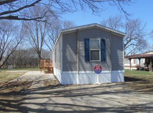 604 SE 42nd St, Topeka, KS 66609