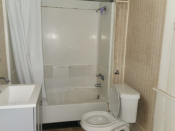 3rd image of 77 Gallatin Ave #1