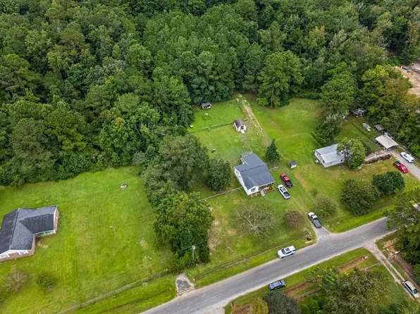 760 Coral Acres Dr, Moncks Corner, SC 29461