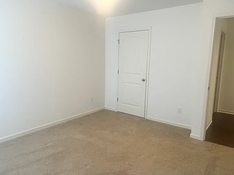 4599 Woodford Cir — Photo 14