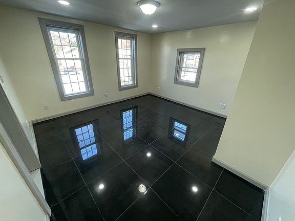 4th image of 6 Smith St #1