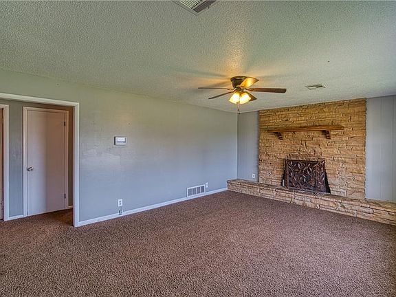 5th image of 121 Mimosa St