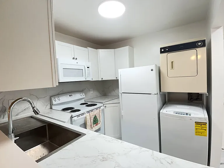 1396 Hunters Rd #G — Photo 15