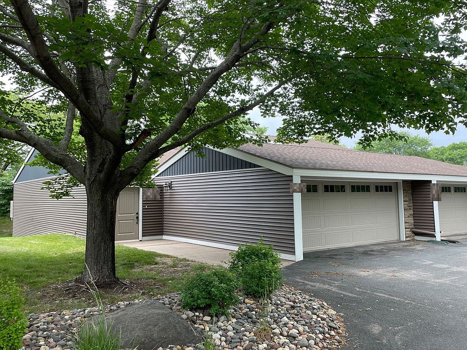 2nd image of 570 Woodhill Dr