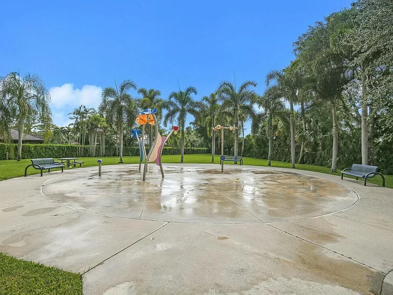 116 Palm Cir — Photo 36