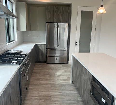 4th image of 15316 W Archwood