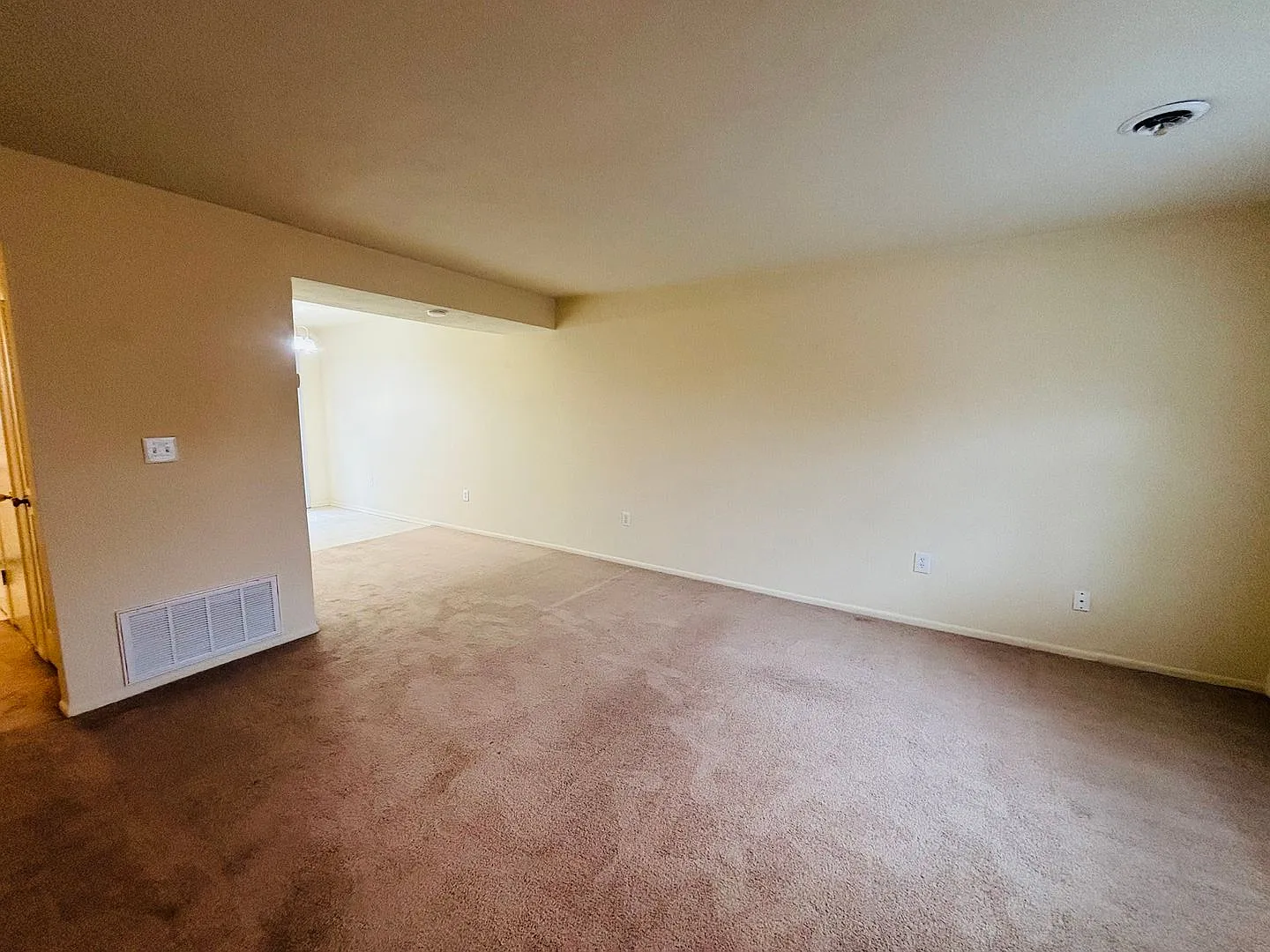 2 Bedroom, 1.5 Bath Townhouse — Photo 4