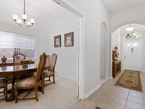 4th image of 15835 Collinsville Dr