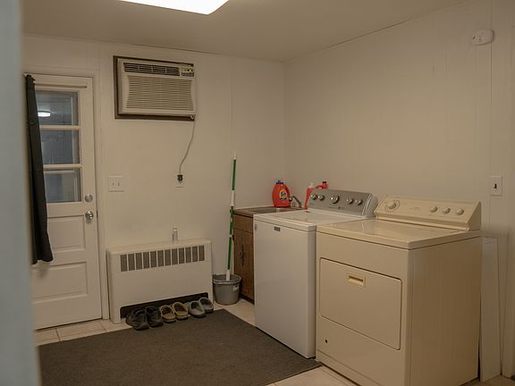 5th image of 1160 Westlawn Dr