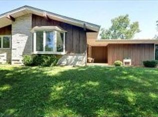 21620 W Lochinvar Ln, New Berlin, WI 53146