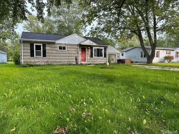 2259 Howe Rd, Burton, MI 48519