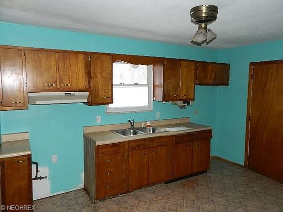 5th image of 111 Gladys Ct