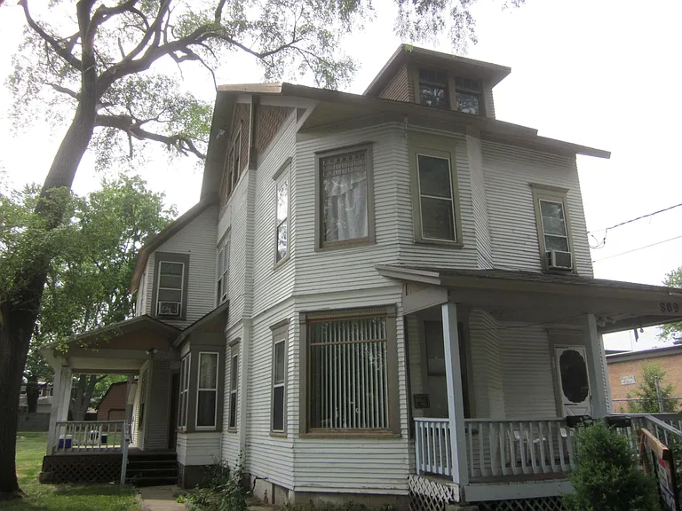 809 Jackson St — Photo 1