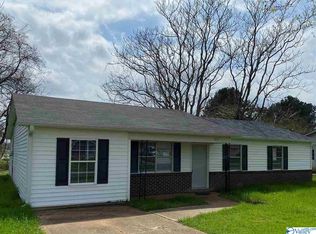 215 Robinson St SW, Decatur, AL 35601