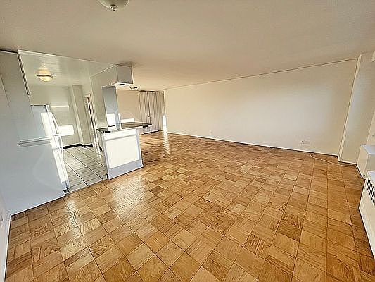 4th image of 3660 Oxford Ave