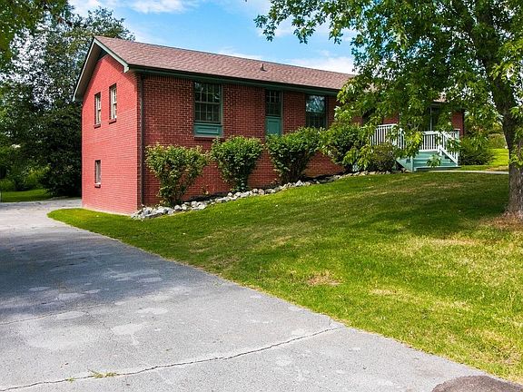 3rd image of 1589 Armistead Dr