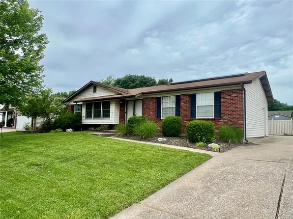 23 Lake Superior Dr, Saint Peters, MO 63376