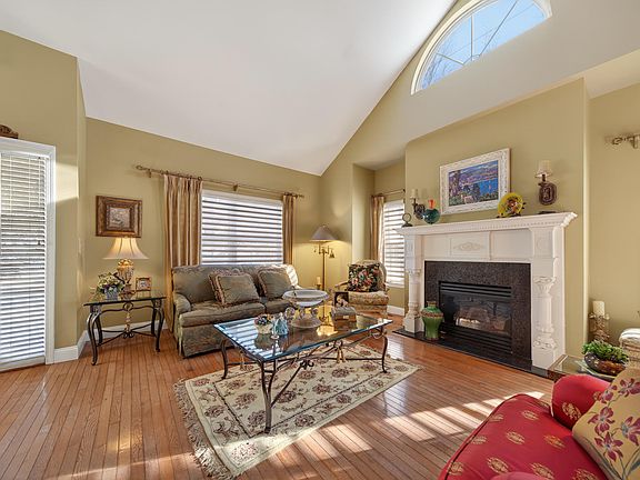 5th image of 38347 Churchill Ln