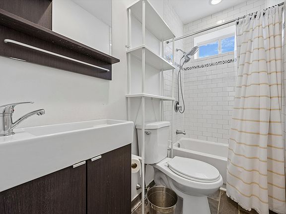 5th image of 2663 Martha St