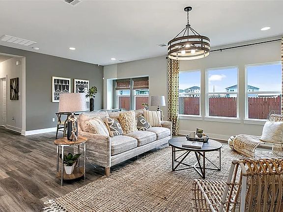 4th image of 10212 Laurie Ln