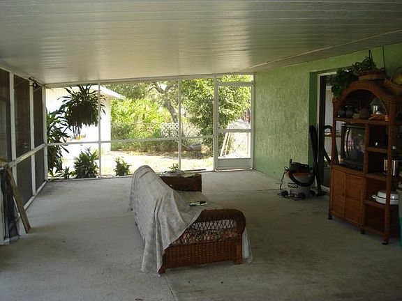 5th image of 12021 Circle Dr