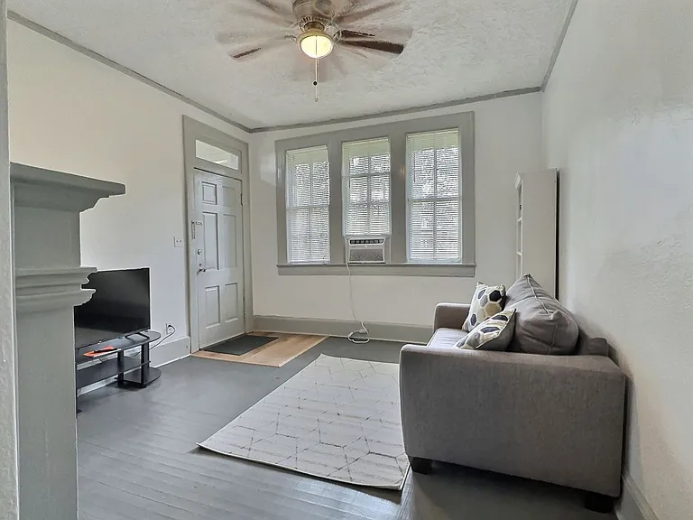 2346 College St — Photo 4
