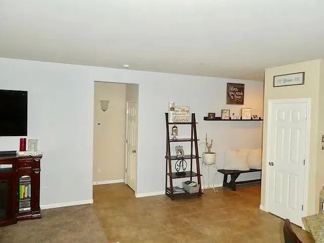 693 Kaweah Ave — Photo 9