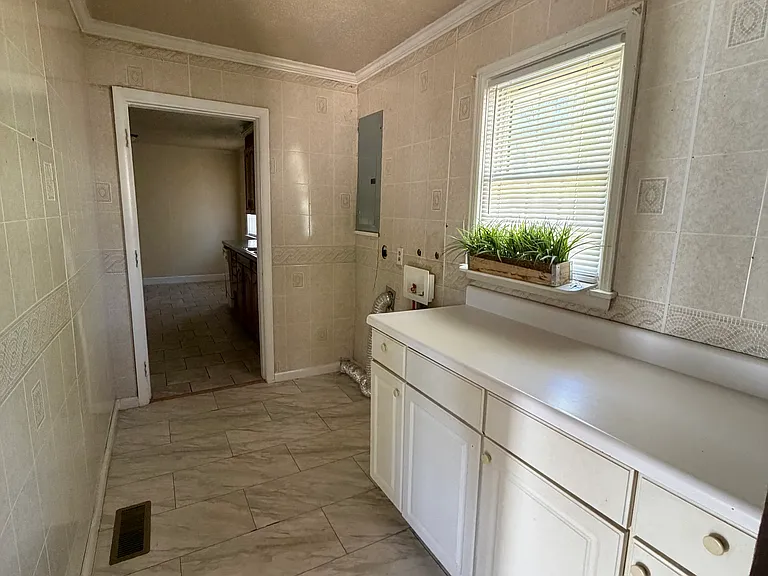 195 S Franklin Ave — Photo 9
