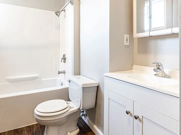 Chelsea Manor — Photo 10