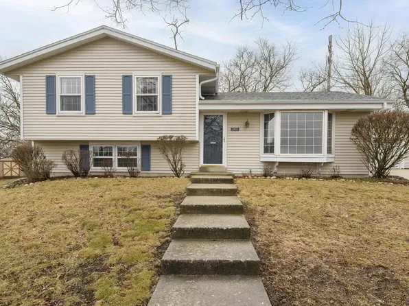 2411 Royal COURT, Waukesha, WI 53188