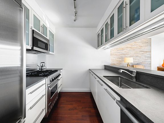 4th image of 1 Morton Sq APT 11CE