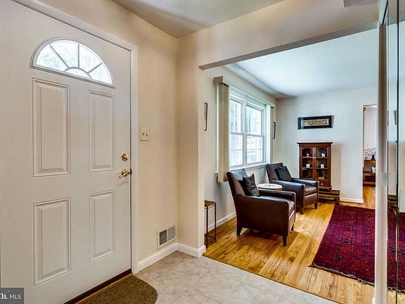 4th image of 2226 Senseney Ln