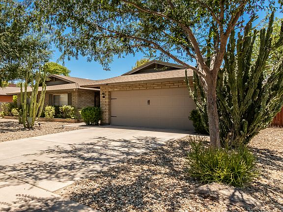2nd image of 2113 E Pebble Beach Dr