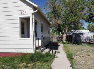 909 Warren Ave, Cheyenne, WY 82007