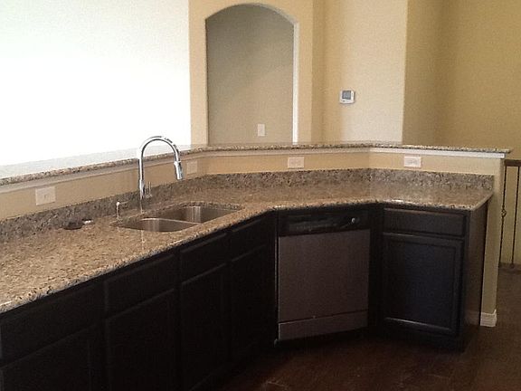 4th image of 516 Boxwood Dr