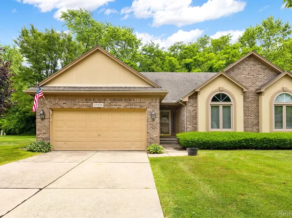 50926 Nature Dr, Chesterfield, MI 48047