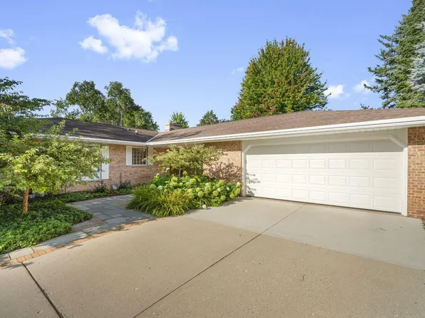 W74N755 Spruce AVENUE, Cedarburg, WI 53012