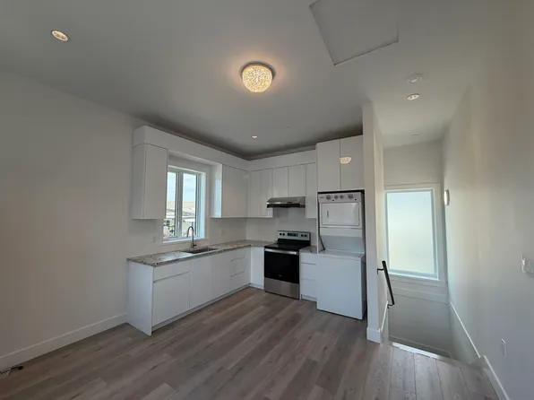 2160 E 49th Ave, Vancouver, BC V5P 1T7