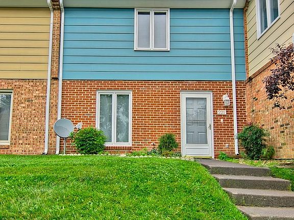 3rd image of 221 Lester Pl