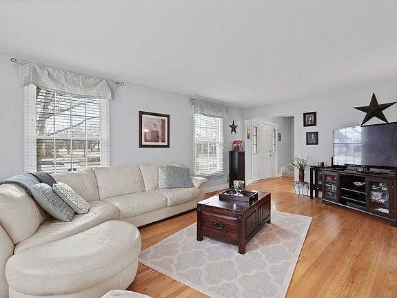 3rd image of 2205 S Bradford Dr