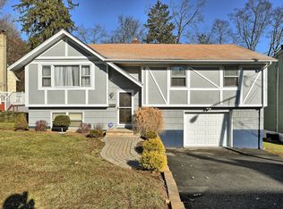 4 Green Tree Ln, Dover, NJ 07801