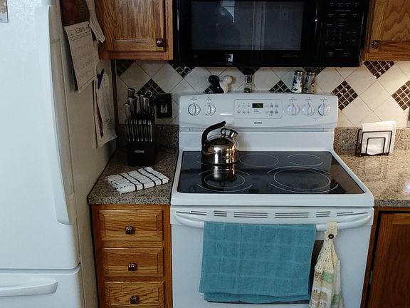 Tile and glass back splash 