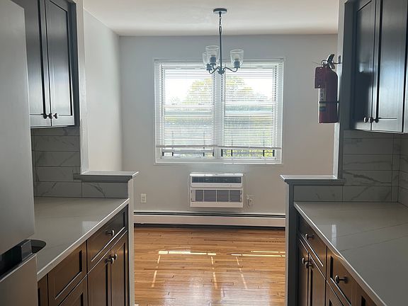 2nd image of 516 S Cherry St #5